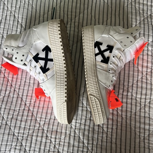 Off- White c/o Virgil Abloh Off Court 3.0 Top Sneaker - Picture 5 of 13